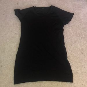 black lululemon shirt